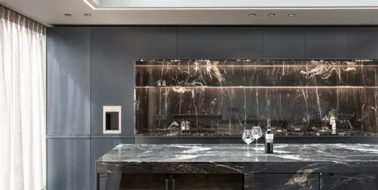 01 proest interior kuechenblock naturstein stahlfronten luxushaus amsterdam gaggenau